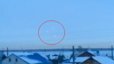 Video: Tres objetos voladores no identificados sobrevuelan el suroeste de Rusia