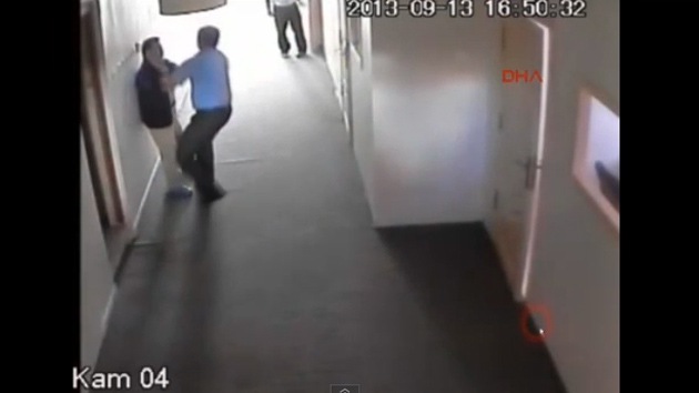 Video: Un alumno con síndrome de Down, maltratado e intimidado por su profesor