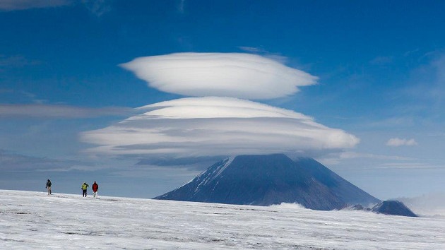 Fotos: Un fotógrafo ruso capta un raro fenómeno conocido como nubes lenticulares