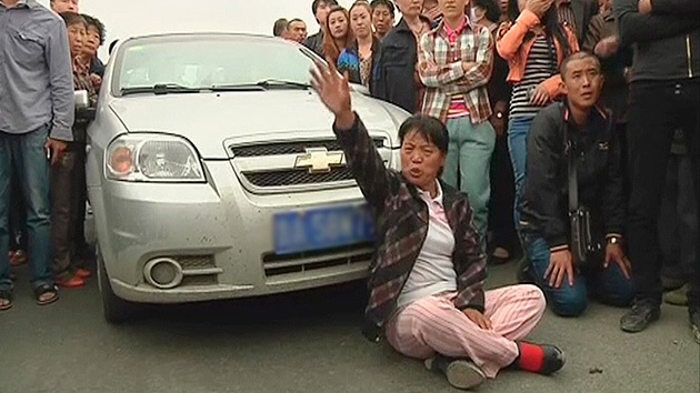 7 chinos intentan suicidarse con pesticidas en protesta por la expropiación de sus tierras