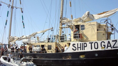 Israel ataca un barco de la ‘Flotilla de la Libertad’ con destino a Palestina