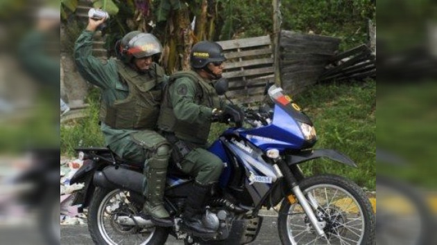 Guardias venezolanos retoman control de las dos cárceles amotinadas