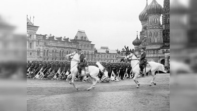 El primer desfile militar de la Victoria en 1945