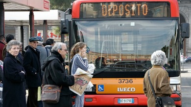 "Me dijeron que tengo el ébola": atacan a una mujer africana en un autobús de Roma