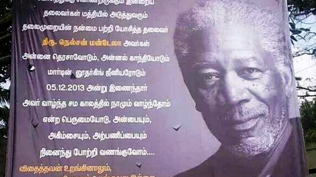 Confunden de nuevo a Mandela con Morgan Freeman en un cartel honorífico en la India