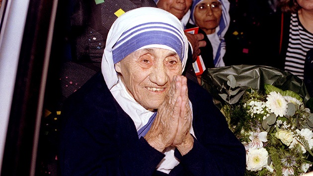 Cuestionan la honradez de Teresa de Calcuta en el manejo de fondos para los pobres