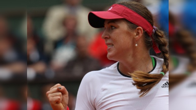 Pavliuchénkova y Petrova avanzan a la segunda ronda de Wimbledon