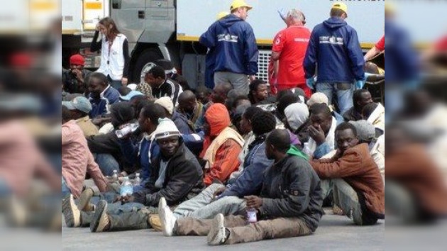 Enfrentamientos violentos entre inmigrantes y policías en Lampedusa
