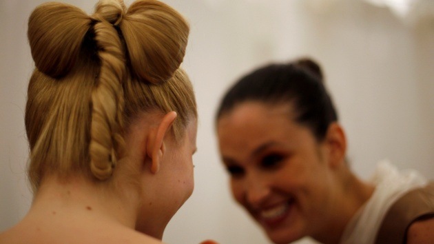 Descubren qué molécula puede convertir el cabello oscuro en rubio
