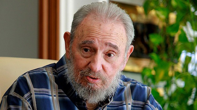 Castro se quita el sombrero ante desfile ruso