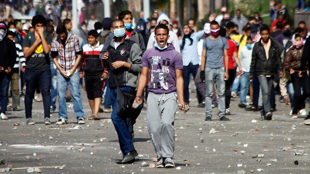 Protesta multitudinaria en el centro de El Cairo por acta presidencial
