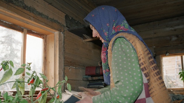Ermitaña rusa que lleva casi 30 años viviendo sola en Siberia busca asistente