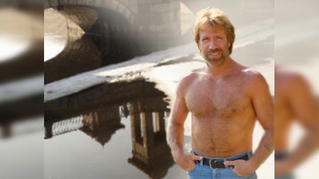 Chuck Norris es tan poderoso que podría ser un puente en Eslovaquia