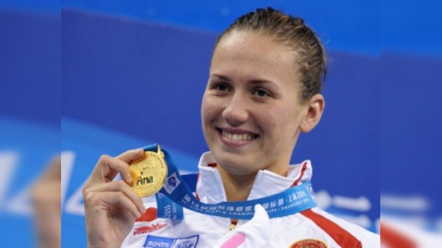 Anastasía Zúyeva conquista el oro mundial en los 50 metros espalda