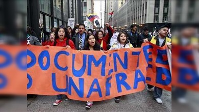 Jóvenes indocumentados toman las calles de Chicago