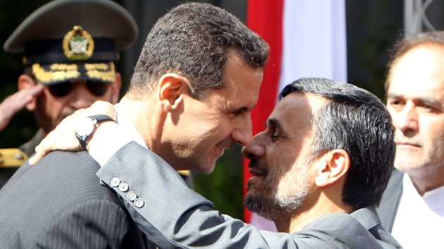 Irán abre un crédito de 1.000 millones de dólares para Siria que "enfrenta un complot terrorista"