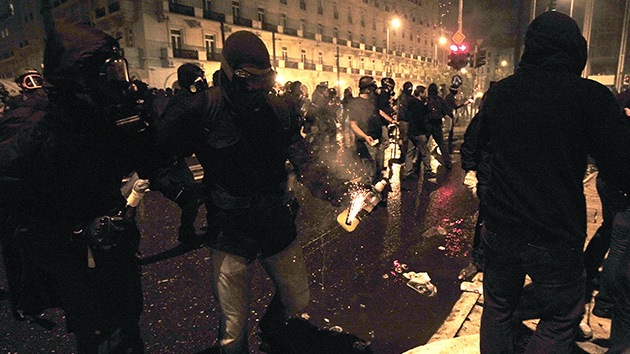 Experto: Grecia corre el riesgo de caer en una guerra civil