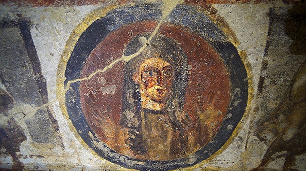 El Vaticano exhibe frescos en una catacumba y se abre el debate de las sacerdotisas