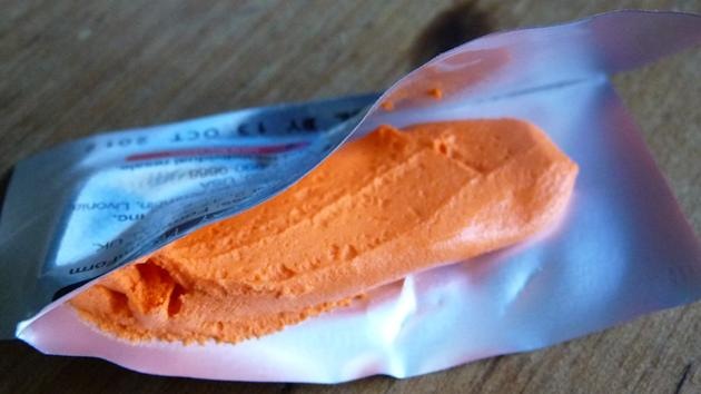 Conozca la historia de la joven inventora del material que lo puede reparar todo