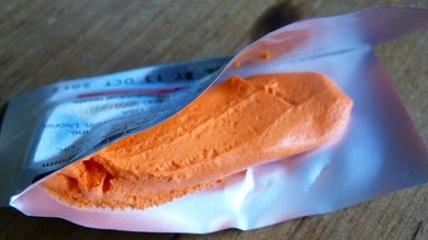 Conozca la historia de la joven inventora del material que lo puede reparar todo