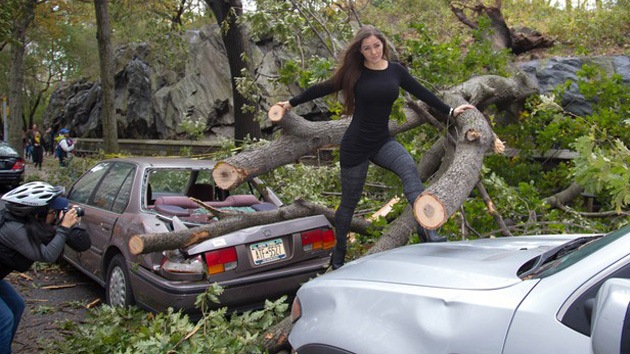 Fotos: Modelo brasileña 'desfila' en zonas devastadas por Sandy