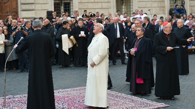 El papa Francisco pide en la Roma del lujo que no se ignore el grito de los pobres