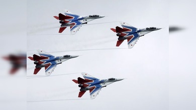 El famoso grupo de vuelos acrobáticos ruso Strizhí cumple 20 años