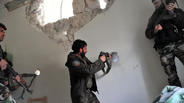 EE.UU. suministrará a la oposición siria 100 millones de dólares en equipamiento