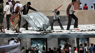 La Policía de Yemen abrió fuego contra los manifestantes cerca de la embajada de EE.UU.