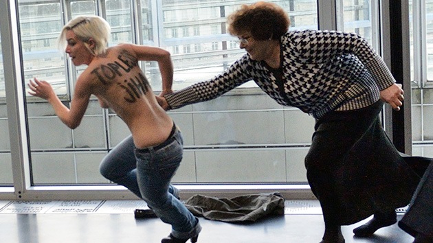 'Yihad toples': el Femen se desnuda ante el presidente de Túnez en París