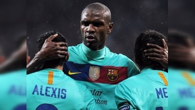 Abidal pasa por el quirófano y es ovacionado en el Camp Nou