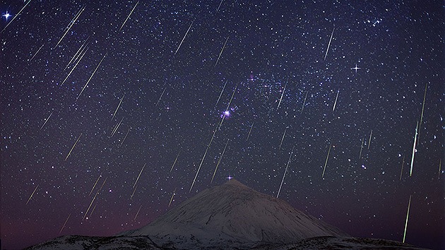 Espectacular lluvia de estrellas sobre el volcán Teide, imagen del día para la NASA