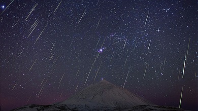 Espectacular lluvia de estrellas sobre el volcán Teide, imagen del día para la NASA