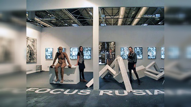 Esculpa sus deseos junto a artistas rusos en la feria ARCO en Madrid