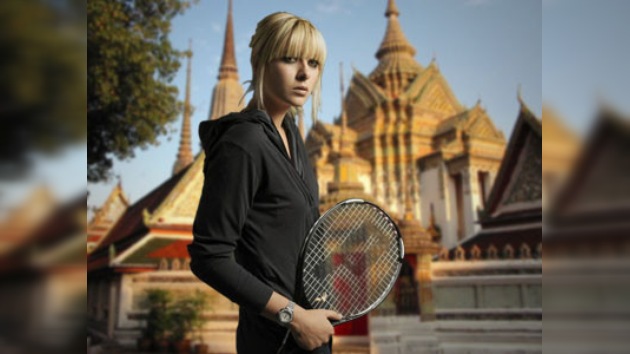 Мaría Sharápova participa en una ceremonia budista en Tailandia