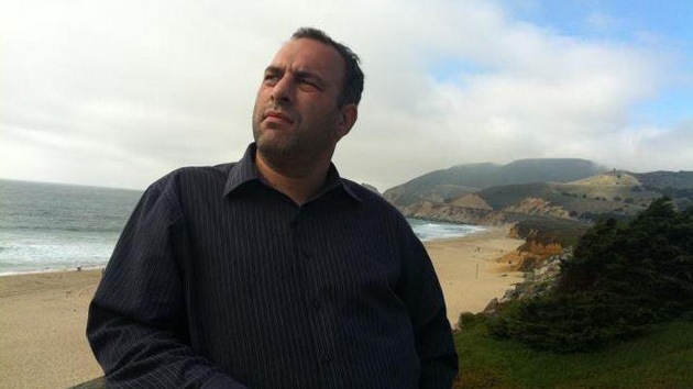 EE.UU.: Revelan al millonario misterioso que reparte los sobres con dinero en California