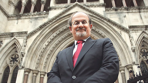 La fundación religiosa iraní aumenta la recompensa por matar al escritor Rushdie hasta 3,3 millones de dólares