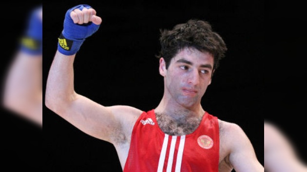 El ruso Misha Aloyán gana un oro en el mundial de boxeo en Bakú