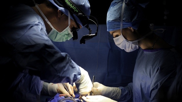 Un microchip devuelve la vista a una invidente en una operación pionera en España