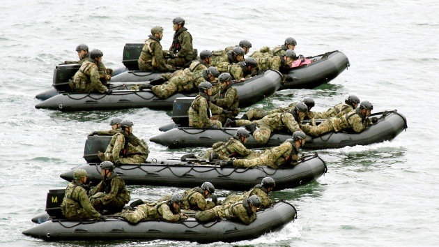 Japón refuerza su posición militar en las aguas en disputa ante la presencia de barcos chinos