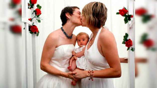Primera adopción de una pareja gay en México