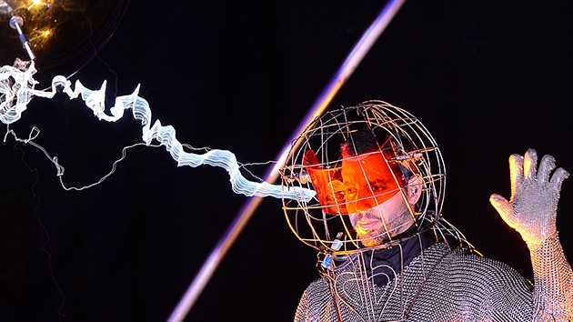 Video: El ilusionista David Blaine pasó 72 horas bajo una tormenta eléctrica