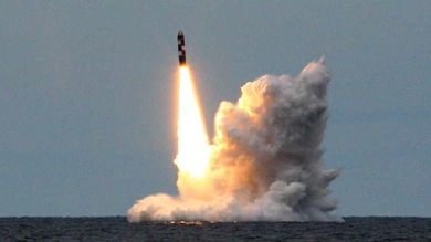 El submarino nuclear ruso Vladímir Monomaj prueba con éxito el misil Bulava