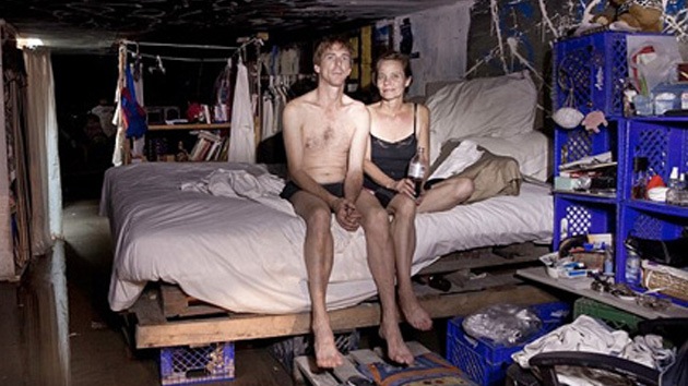 Video, fotos: Miles de pobres viven en túneles subterráneos en EE.UU.