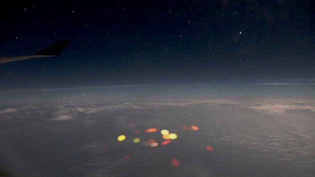 Pilotos ven un "aterrador" destello rojo en pleno vuelo sobre el océano Pacífico