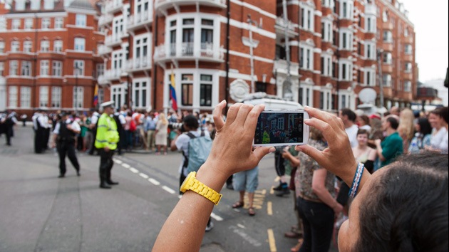 La vigilancia de Assange ya ha costado a los británicos casi un millón y medio de dólares