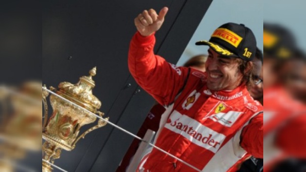 Alonso bate a los Red Bull y se lleva el GP de Gran Bretaña