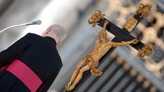 Un sacerdote católico se casó con un musulmán por caridad