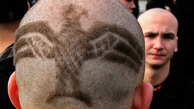 Doscientos neonazis festejan el aniversario de Hitler en una localidad francesa