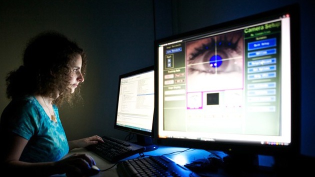 Crean un implante de polímero que repara la retina